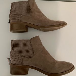 Ankle boots “DV” with zipper. Size 6.5